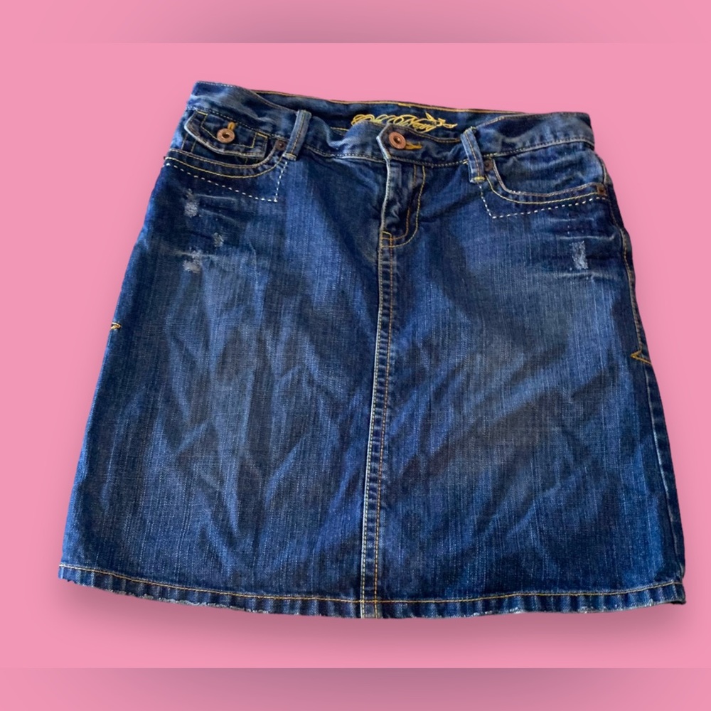 Y2k Jean skirt old navy
Size 4
100% cotton 
From summer of 2006 - Picture 4 of 6